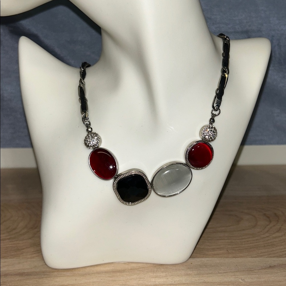 Elegant Black and Red Pendant Necklace